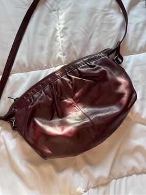 Women’s Leather Shoulder Bag in Deep Burgundy